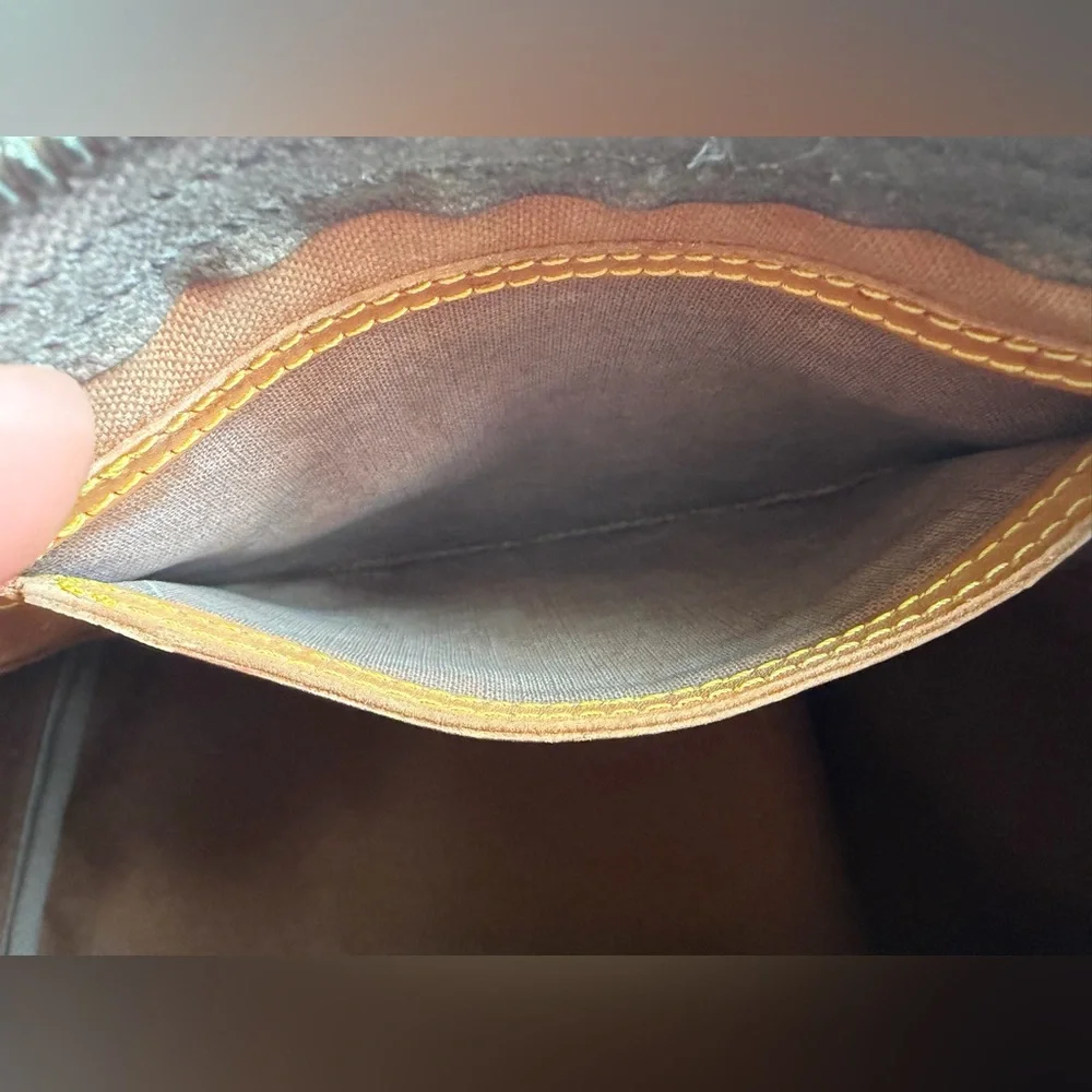 Vintage Louis Vuitton Monogram Speedy 25